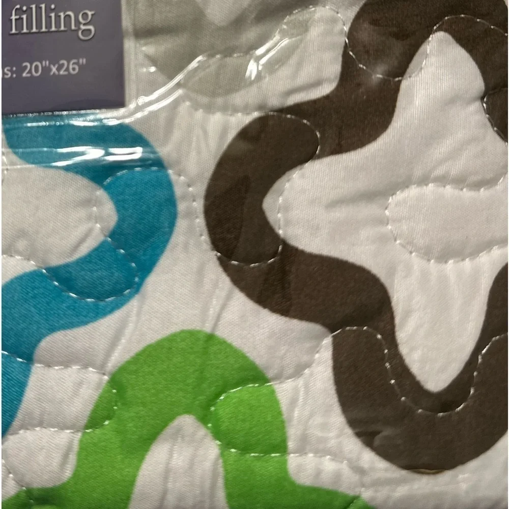 Hotel at home Queen 3pc Quilt set Multi Color stylish quatrefoil print